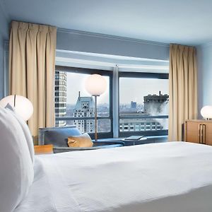 Skyline King Room Hearing accessible
